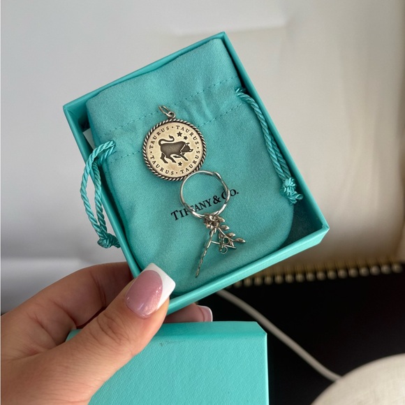 DISCONTINUED BUNDLE Tiffany & Co. Taurus Zodiac pendant and Leaf ring / earrings - Picture 2 of 6